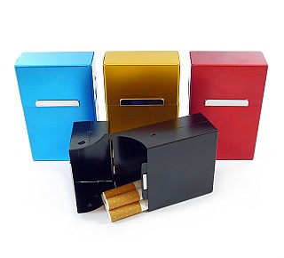 Aluminium doosjes voor 20 sigaretten in 4 verschillende kleuren.