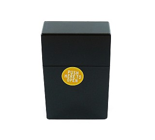 Plastic sigarettendoosje voor 20 sigaretten in de kleur metallic zwart