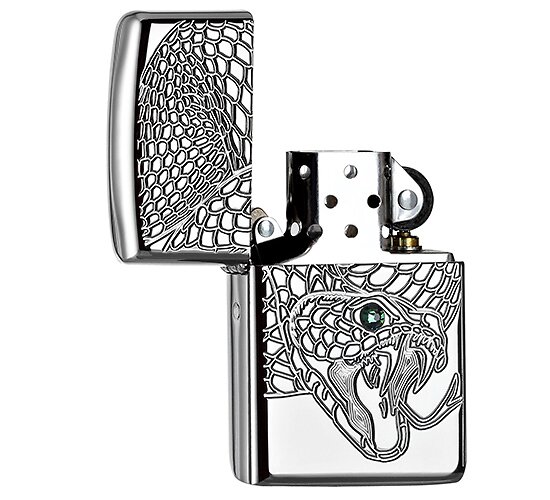 Armor Zippo met Python en een swarovski crystal