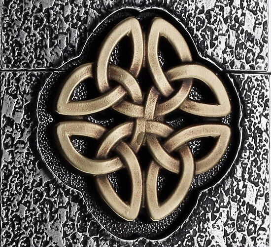 Classic zippo celtic knot detail