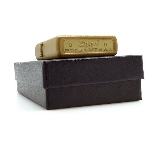 Gele zippo aansteker planeta car