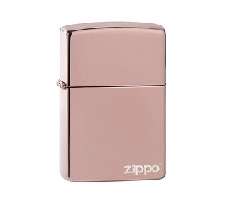 Zippo Rosé Gold aansteker met hoogglanzende gepolijste afwerking en laser gegraveerd Zippo logo rechtsonder