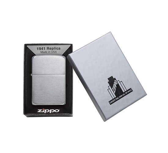 Doosje met de Replica 1941 brushed  Chrome van Zippo