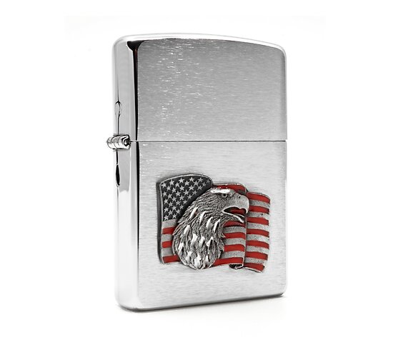 Zippo aansteker met geborstelde chrome afwerking en embleem van Amerikaanse vlag en zeearend