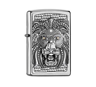 Zippo Art Lion chrome aansteker met geborstelde afwerking en leeuw reliëf met gouden kristal ogen