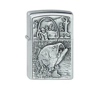 Zippo Bass fishing aansteker met geborsteld chrome en embleem van visser die grote baars vangt
