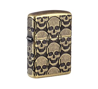 Zippo Cackling Cranium Design aansteker in antieke messing met diep gegraveerde groep grijnzende schedels rondom