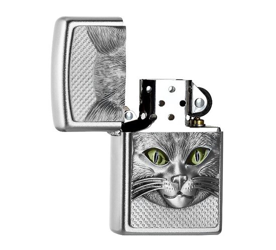 Zippo met een kat en groen kleurige ogen