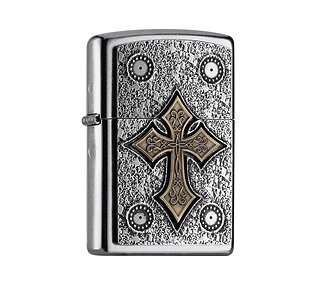 Zippo met Street Chrome afwerking en bronzen Keltisch kruis op chromen embleem