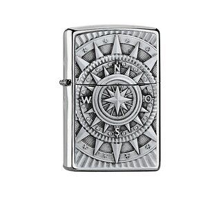 Zippo Compass Emblem aansteker in geborsteld chrome met gedetailleerd kompasembleem