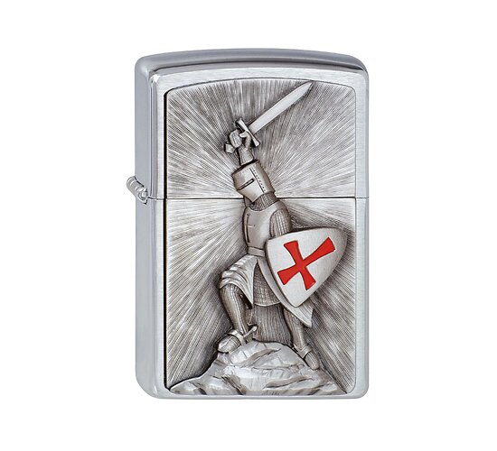 Zippo Crusade victory aansteker in chrome met geborstelde afwerking en epoxy inlay kruisvaardersmotief