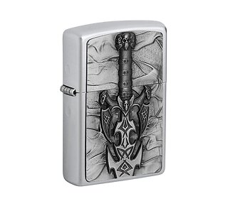 Zippo Dark Side sword chroom satin aansteker met reliëf zwaard en doodskoppen embleem