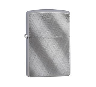 Zippo Diagonal weave regular aansteker met chrome kleur en diagonale geborstelde strepen