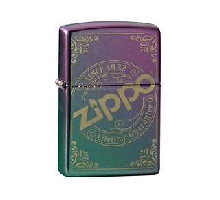 Zippo Regular aansteker met iriserende paars-groen-blauwe afwerking en gouden lasergegraveerd Zippo-logo since 1932 met reliëf