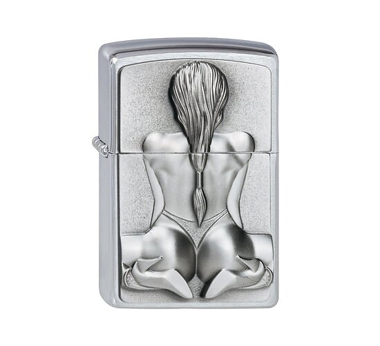 Zippo aansteker met geborstelde chrome afwerking en reliëf embleem van knielende vrouw in string en hoge hakken