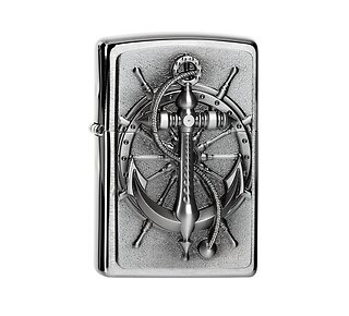 Zippo Nautic aansteker met nautisch kompas embleem in reliëf, geborstelde chromen afwerking
