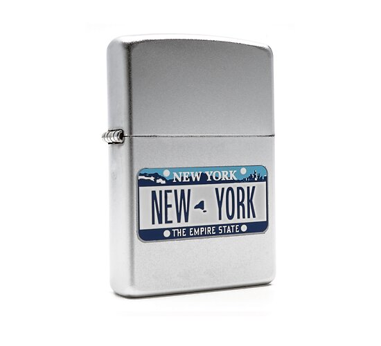 Zippo New York licence satin chrome aansteker met witte en blauwe kentekenplaat print ‘The Empire State’