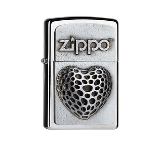 Zippo Open heart aansteker met geborsteld chrome afwerking, groot Zippo logo en 3D hart met open ronde gaten