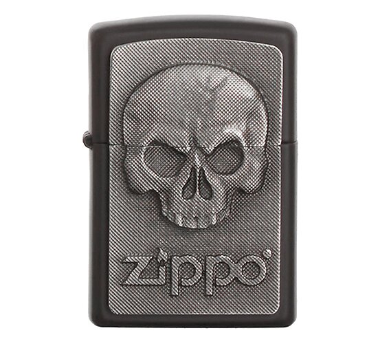 Mat zwarte zippo met voelbaar patroon en een skull embleem