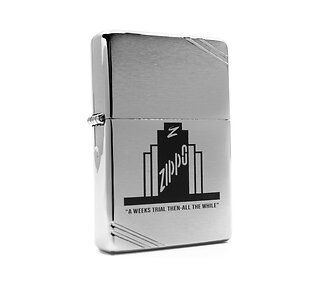 Zippo Planeta A Weeks TR vintage aansteker in chrome met geborstelde afwerking en zwart Zippo logo print