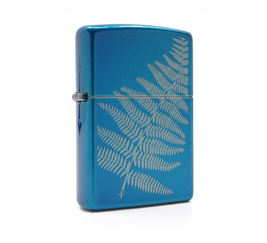 Zippo Planeta fractal aansteker in glanzend blauw met gedetailleerde lasergravure van een bladmotief