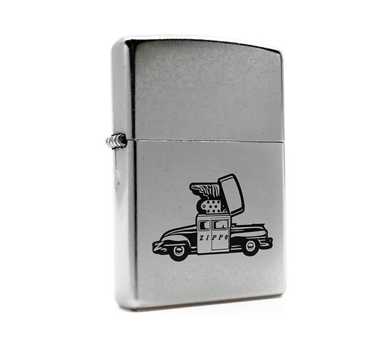 Zippo Planeta Zippo car chrome aansteker met zwarte print van klassieke Zippo auto en street chrome afwerking