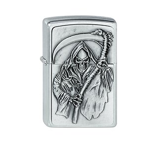 Zippo Reapers Curse emblem Regular aansteker met geborstelde chrome afwerking en 3D Grim Reaper embleem
