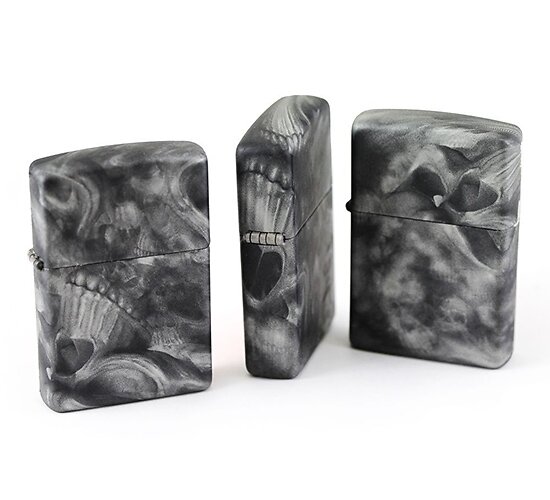Softtouch zippo afgewerkt met uniek skull design