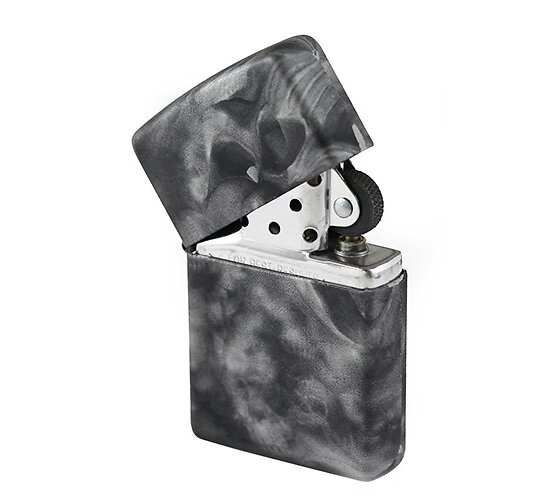Zwarte softouch zippo met uniek schedel design