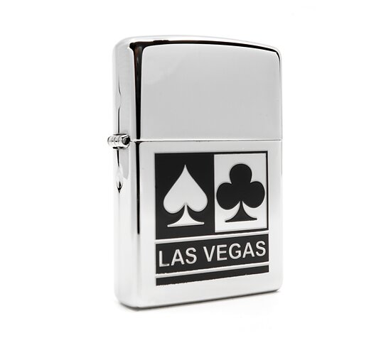 Zippo Spade & club aansteker met zwart-wit aas en klaver motief en Las Vegas tekst op gepolijste chrome afwerking