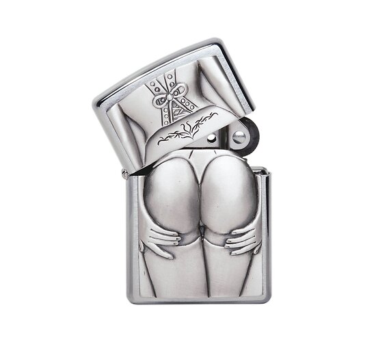 Zippo met de billen van een sexy dame