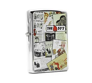 Zippo The 50's aansteker met gepolijste chrome afwerking en collage van jaren 50 foto's en teksten