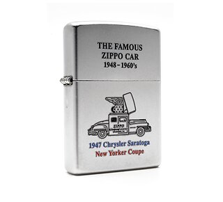 Zippo The famous Zippo car aansteker satin chrome met print van zwarte Zippo auto en tekst in zwart, blauw en rood
