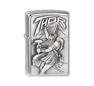 Zippo regular met geborsteld chrome oppervlak en hoog reliëf embleem van Viking god Thor met hamer