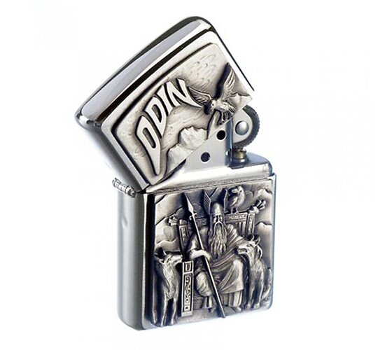 Zippo met oppergod odin op een embleem