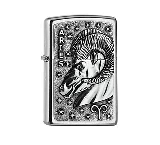 Zippo Zodiac Aries chrome aansteker met Street Chrome afwerking, embleem van ram en sterrenpatroon