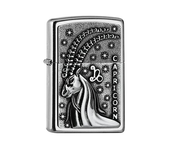 Zippo Zodiac Capricorn aansteker met Street Chrome afwerking, hoogreliëf embleem steenbok, sterrenmotief en verticale Capricorn tekst