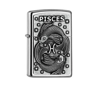 Zippo Zodiac Pisces aansteker met Street Chrome afwerking en vissen embleem reliëf